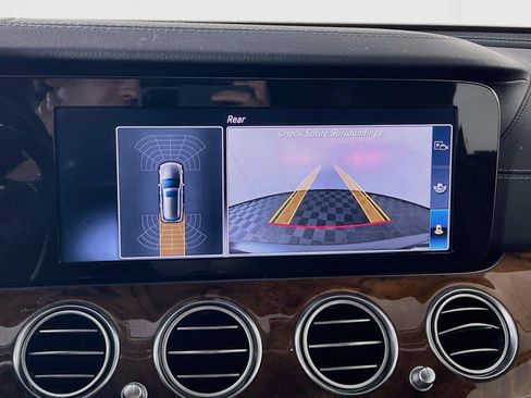 Used 2017 Mercedes-Benz E 400 4MATIC Wagon image 15