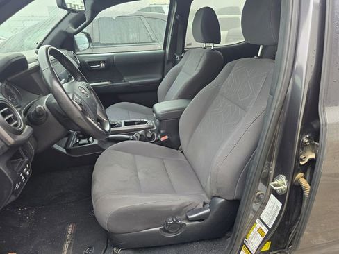 Used 2017 Toyota Tacoma TRD Off-Road image 8