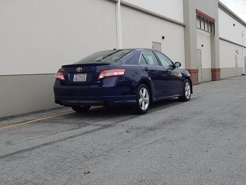 Used 2011 Toyota Camry SE w/ SE Extra-Value Pkg #1 image 3