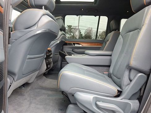 Used 2023 Jeep Grand Wagoneer Series II image 10