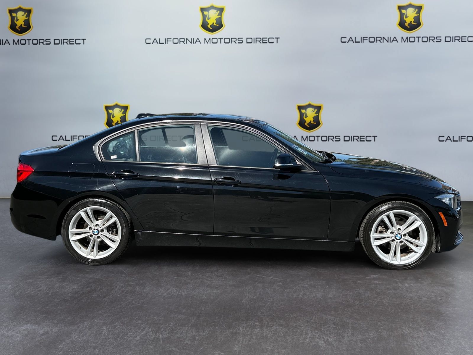 Used 2016 BMW 320i Sedan RWD image 6