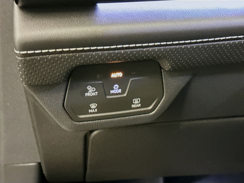 Used 2024 Volkswagen Atlas SEL Premium R-Line AWD/4WD image 17