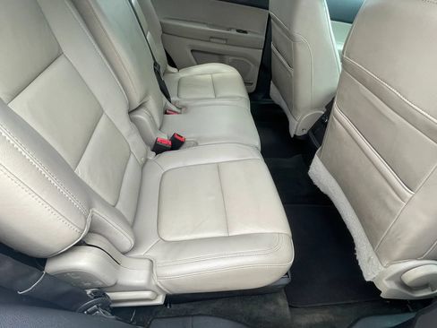 Used 2014 Ford Explorer XLT w/ Equipment Group 202A AWD/4WD image 37