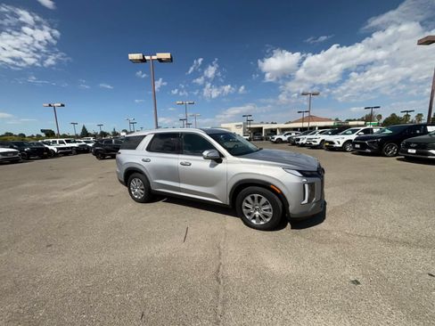 Used 2025 Hyundai Palisade SEL FWD image 2