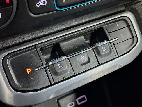 Used 2020 GMC Acadia SLE w/ Driver Convenience Package image 18