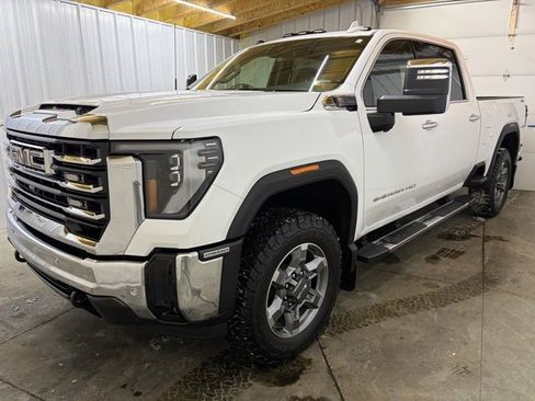 Used 2025 GMC Sierra 2500 SLT w/ SLT Premium Package image 3