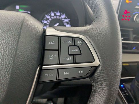 Used 2021 Toyota Sienna XLE w/ XLE Plus Package FWD image 19