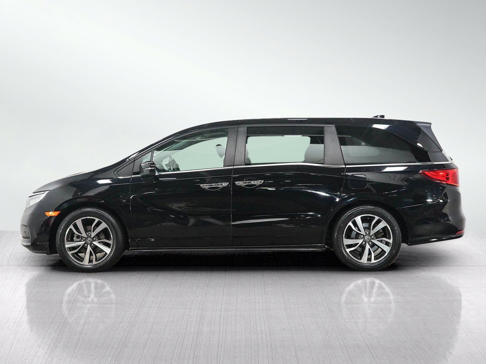 Used 2022 Honda Odyssey Touring image 2