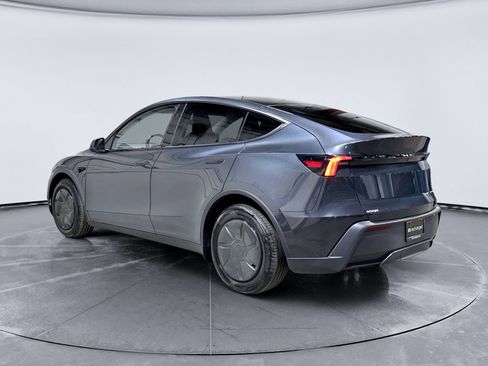 Used 2026 Tesla Model Y Long Range AWD/4WD image 2