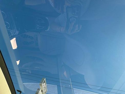 Used 2018 Mercedes-Benz GLC 300 4MATIC image 22