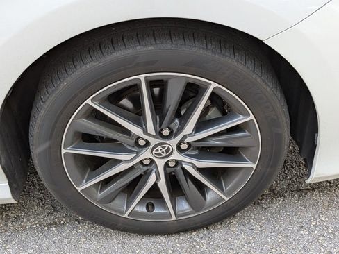 Used 2021 Toyota Camry XLE w/ Navigation Upgrade Package image 18