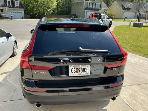 Used 2020 Volvo XC60 T5 Momentum image 8