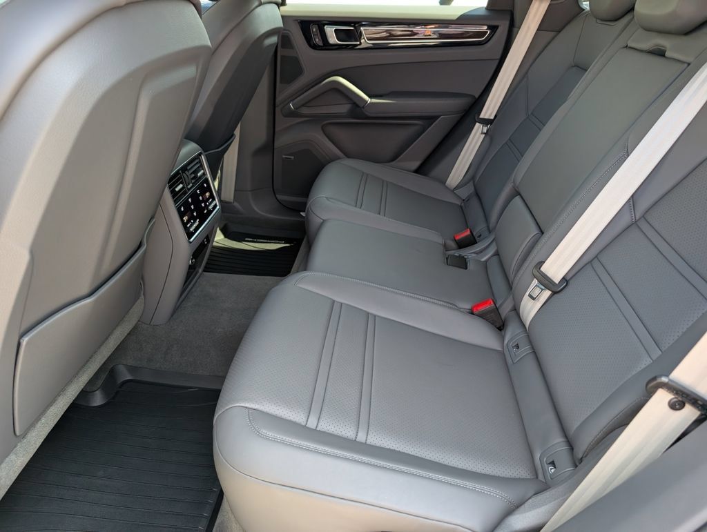 Certified 2022 Porsche Cayenne Coupe AWD/4WD image 23