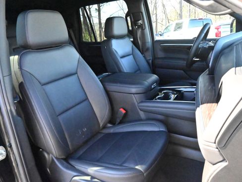 Used 2025 Chevrolet Tahoe LT image 18