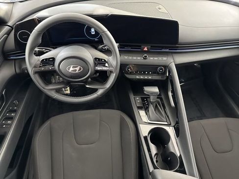 Used 2025 Hyundai Elantra SEL FWD image 28