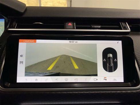 Used 2018 Land Rover Range Rover Velar R-Dynamic SE image 28
