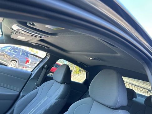 Certified 2024 Hyundai Elantra SEL w/ Convenience Package image 10