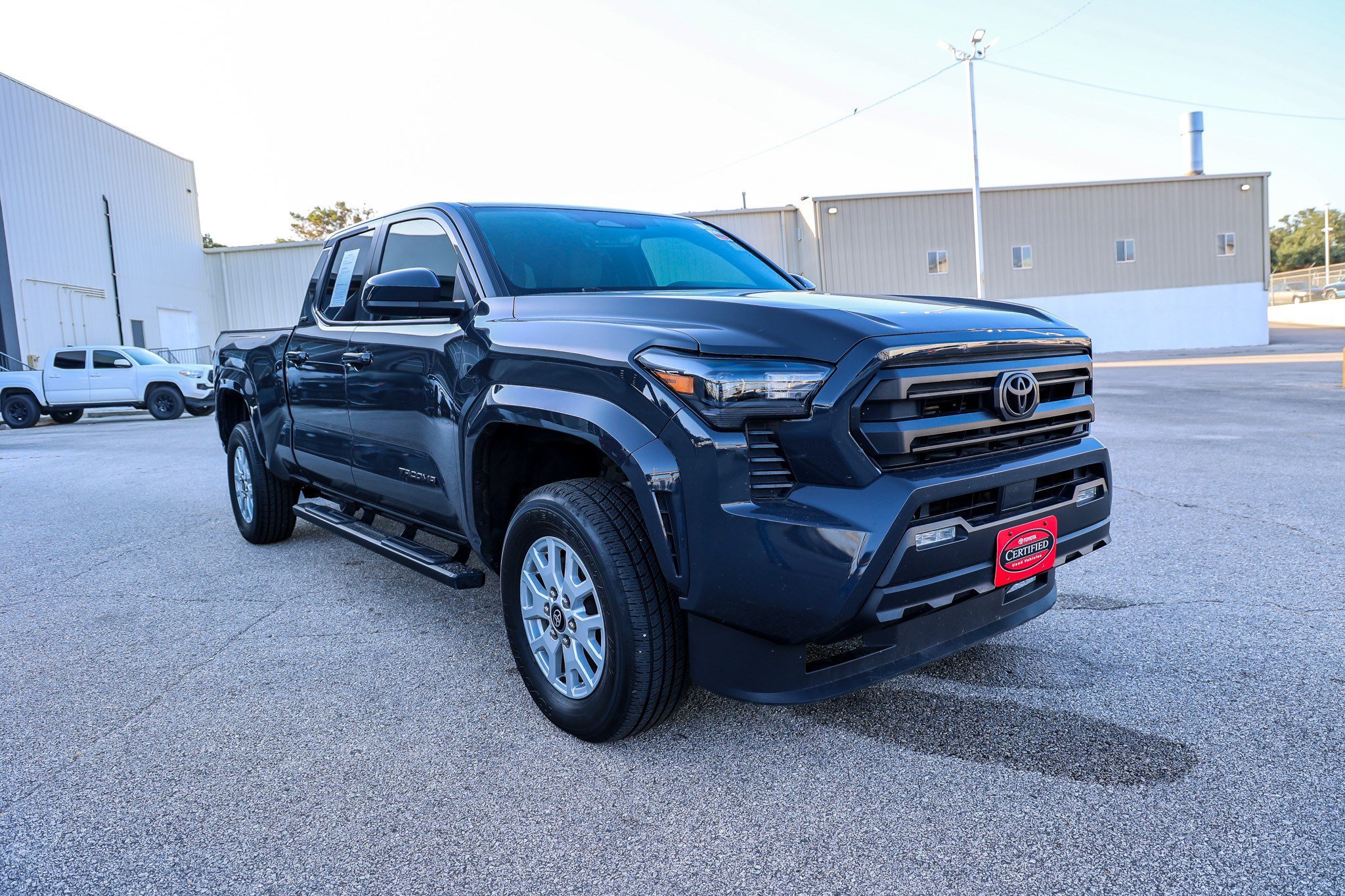 Certified 2025 Toyota Tacoma SR5 AWD/4WD image 5