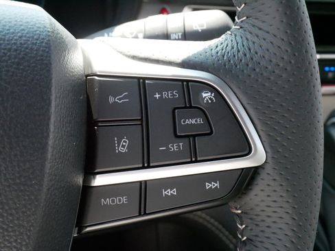 Used 2026 Toyota Sienna Limited FWD image 25
