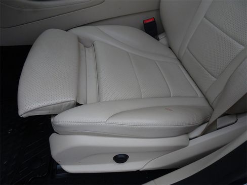 Used 2019 Mercedes-Benz GLC 300 4MATIC image 9