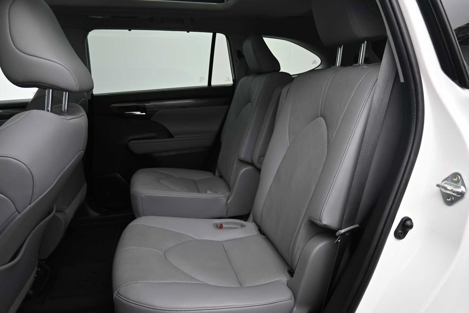 Used 2020 Toyota Highlander Platinum AWD/4WD image 14