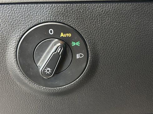 Used 2024 Volkswagen Taos SE image 21