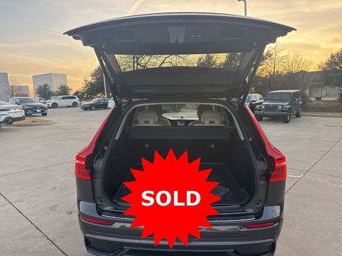 Certified 2023 Volvo XC60 B6 Ultimate w/ Protection Package Premier image 7