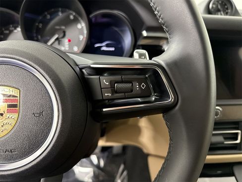 Certified 2025 Porsche Macan image 39