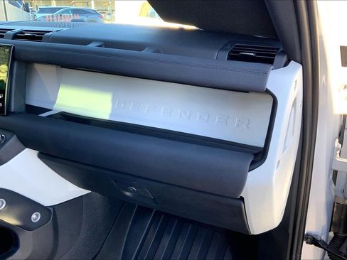 Used 2023 Land Rover Defender 130 SE image 18