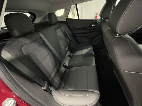Used 2025 Chevrolet Trax LT FWD image 21