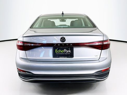 Used 2025 Volkswagen Jetta SE image 7