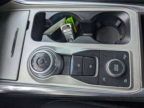 Used 2022 Ford Explorer XLT w/ Equipment Group 202A image 11