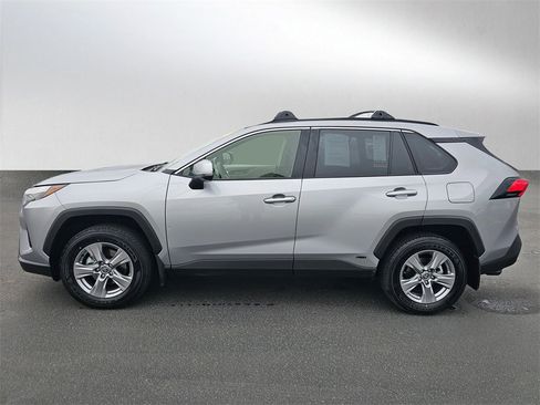 Used 2025 Toyota RAV4 XLE image 2