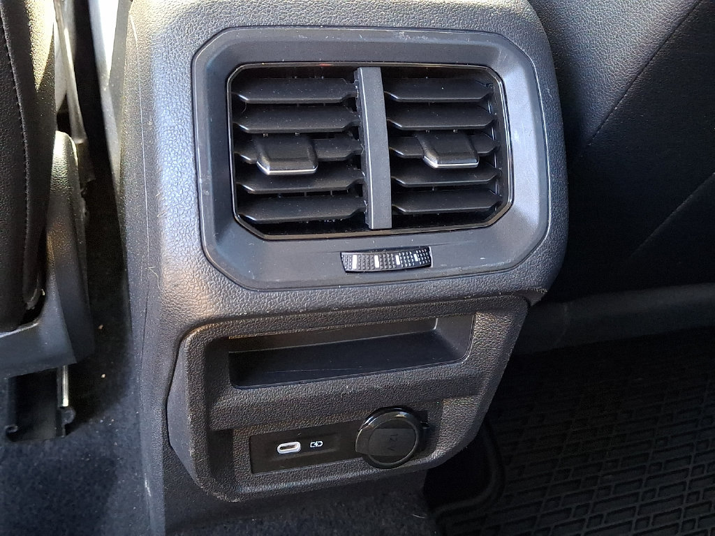 Used 2023 Volkswagen Tiguan SE AWD/4WD image 14