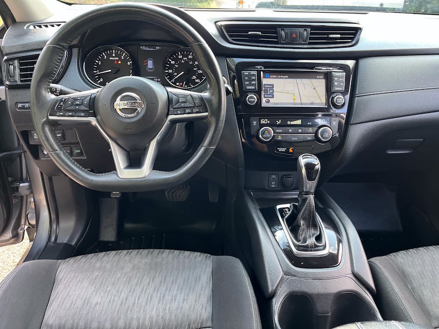 Used 2017 Nissan Rogue SV w/ SV Premium Package AWD/4WD image 21