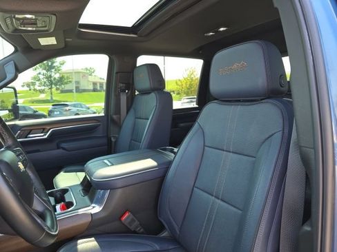 Used 2024 Chevrolet Silverado 2500 High Country w/ Technology Package AWD/4WD image 13