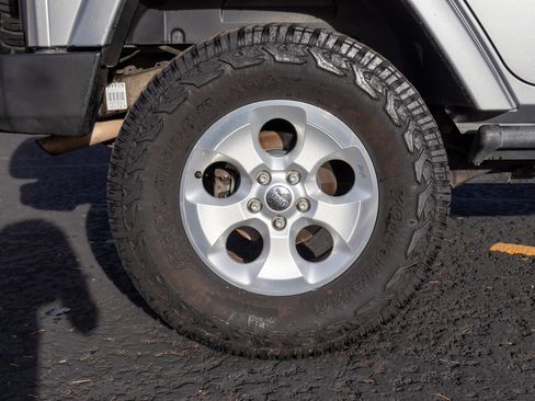 Used 2014 Jeep Wrangler Unlimited Sahara w/ Connectivity Group image 29