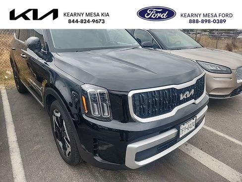 Used 2024 Kia Telluride EX w/ EX Captain's Chair Package FWD image 1