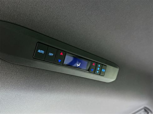 Used 2022 Toyota Sienna XSE image 26