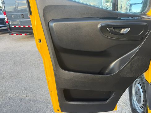 Used 2021 Mercedes-Benz Sprinter 2500 image 12