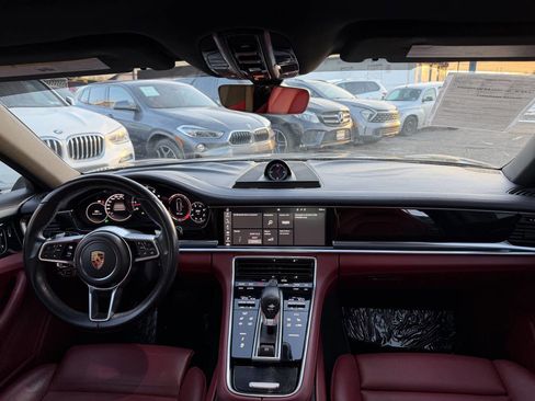 Used 2017 Porsche Panamera RWD image 20