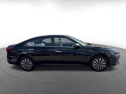 Used 2025 Nissan Altima 2.5 SV image 16