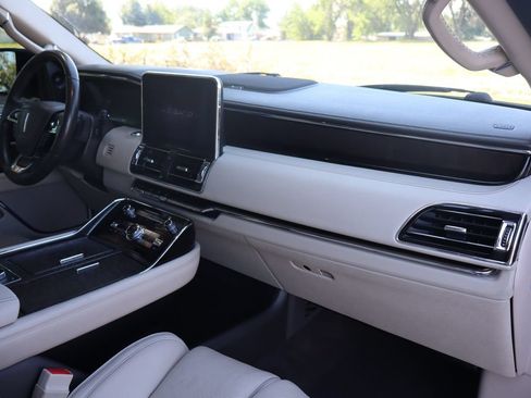 Used 2018 Lincoln Navigator Reserve w/ Technology Package AWD/4WD image 17