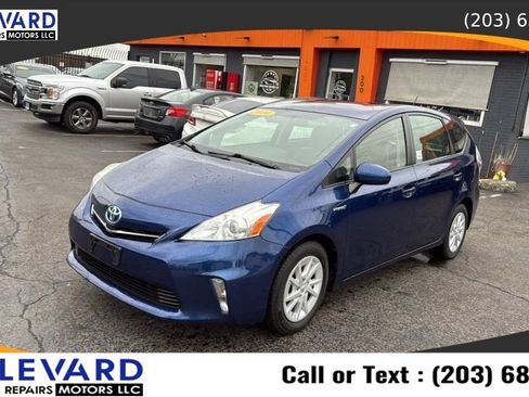 Used 2014 Toyota Prius V Three FWD image 3