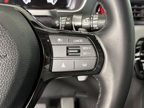 Used 2025 Honda Pilot EX-L image 26