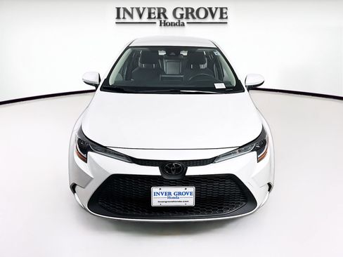 Used 2020 Toyota Corolla LE FWD image 2