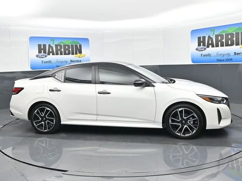 Used 2025 Nissan Sentra SR FWD image 7