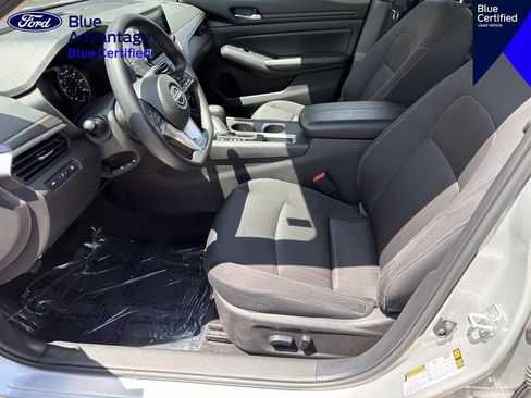 Used 2025 Nissan Altima 2.5 SV FWD image 17