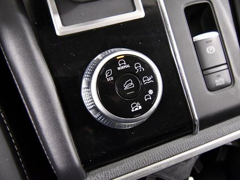 Used 2024 Mitsubishi Outlander SE image 26