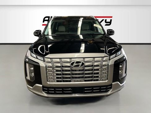 Used 2025 Hyundai Palisade Calligraphy FWD image 2